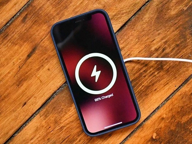 巴彦淖尔苹果手机维修分享iPhone 12可以随便充电吗 